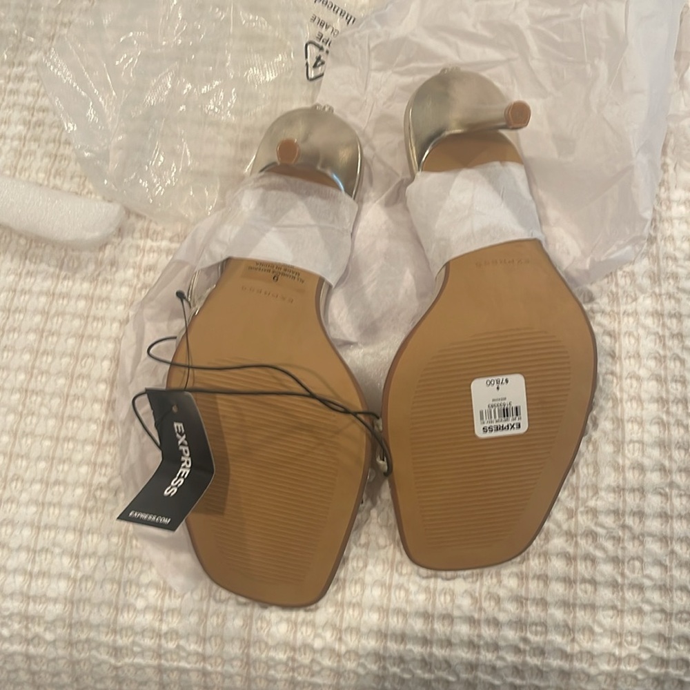 New gold /silerish heels - Picture 2 of 5